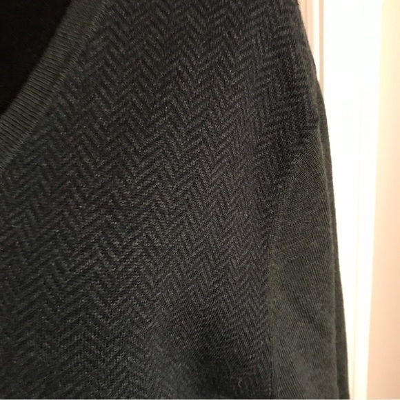 𝅺BROOKS Brothers v neck sweater.  Men’s medium. Merino wool. - Picture 3 of 6